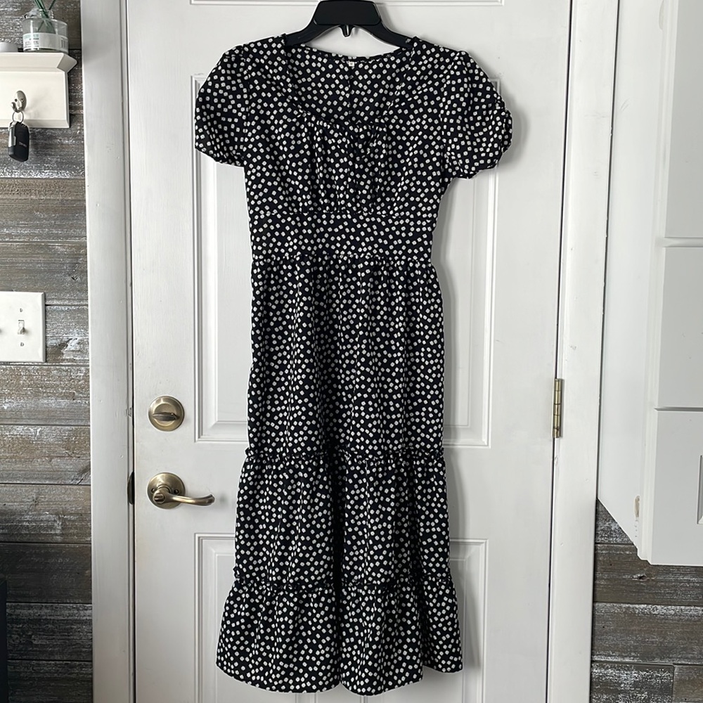 Women's Flowy Dress Short Puff Sleeve, Square Neck, Medium